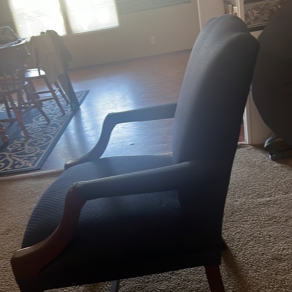 Chair - Picture 2 of 3